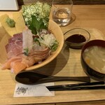 Umikara Sorahe - ７種の海鮮丼定食　１２００円（サラダと小鉢はお断りしております）