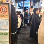 道玄坂 マンモス - 店内は両サイドカウンターのみの狭い空間