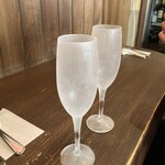 モンテ - スパークリングワインのグラスが、冷え冷えです！