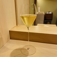 鮨 やすみつ - シャンパーニュ アンリオ