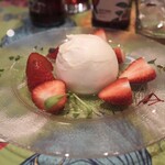 SUZU CAFE - 季節のフルーツとブッラータ