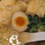 Chuugoku Ramen Youshuu Shounin - 海老ワンタン、アップ