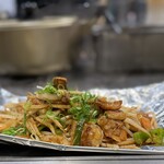 たぴおか食堂 - 「てっちゃん焼」(^O^)❒’’もやしたっぷりで、甘辛のく味付けされたてっちゃんにビールがすすむ、すすむ