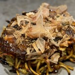 たぴおか食堂 - あの豚肉がカリカリに焼かれて、麺もところどころカリッと火が入って、とても好きな「モダン焼き」