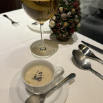 アーティショー - フランス産山栗のクリームスープ.トリュフを浮かべて