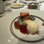 アーティショー - ビュッシュドノエル