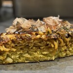 たぴおか食堂 - 理科の授業のようなキレイな断層Σ('ω'ｏ) 中太麺にほんのりソース味が付いてるとこがGOOD！このソースが多すぎると重くなるし、ソース無しだと途中で飽きてしまう。この加減がベリーദ്ദി˙◡･)