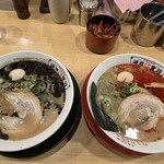 河童らーめん本舗 - 黒河童ラーメン玉子入りと赤河童ラーメン玉子入り