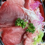 みなと市場 小松鮪専門店 - もっとアップで