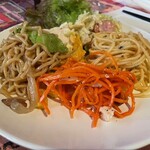 アンナプルナ カレー&バイキング - 焼きそば、美味しい。