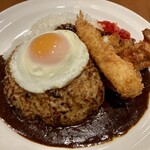 ガスト - 料理写真:ブラックカレー本気盛り1200円。チーズinハンバーグ、薄トンカツ、エビフライ、唐揚げ、目玉焼き付。見た目ゴツいけど、大満足ではない。カレールーとライスの量を大盛りにすれば良かった。味はガスト。