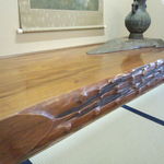 おちあいろう - 紫壇と欅の一枚板でできています