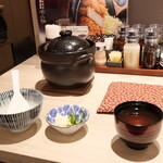 Tonkatsu Kagurazaka Sakura - 定食　ご飯は土鍋ですよ