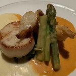 ザンビ - オマール海老と帆立貝のポワレ　2種類のクリームソース