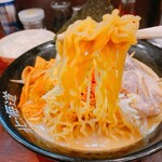 北海道らーめん おやじ - 黄色い麺は札幌ラーメンの証