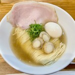 麺屋33 - 「帆立の塩そば(1000円)+昆布玉子(100円)」です