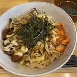 モツ煮 TaKaNo家 - 料理写真:牛モツ煮込みチーズビビンバ丼　【あい盛り】
ご飯大盛り