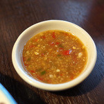 ドゥワンチャン - これが自家製タイのお味噌と生姜のソース。たっぷりかけてもそんなに辛くなかったです。