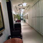 Hiramatsu - レストランへと続く廊下