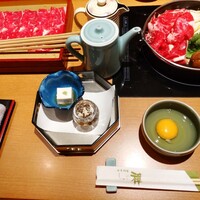 しゃぶ禅 神楽坂店 - これは楽しい宴が始まったばかりの時の、テーブルの上の様子です。