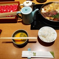 しゃぶ禅 神楽坂店 - お店ですき焼きをいただくの、ずいぶん久しぶりです。
