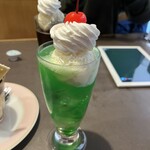 レストラン三宝 - メロンクリームソーダ
