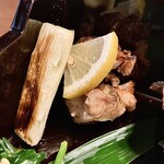 川庄 - 前菜の「焼鳥」のアップ…