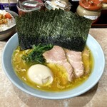 横濱ラーメン あさが家 - ラーメン850円濃いめ多め。海苔増し150円。