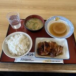 Yawatashokudou - ごはん200円＆鶏肉の照り焼き440円＆味噌汁180円＆関東煮大根120円