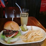 EAST WOOD - ハンバーガー　ランチ　¥980(税込)