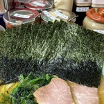 横濱ラーメン あさが家 - 海苔増しは5枚150円。