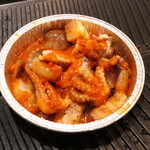 Horumommomoko - タコ鍋に豚肉を投入！ 甘辛くて、唐辛子の辛さも効いているが、豚バラの脂が辛さを緩和して良い塩梅に