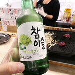 Horumommomoko - チャミスル・マスカット（360ml￥879）。ほんのり甘い韓国焼酎、アルコールは13度と低いので、するする飲めちゃいます