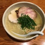 臥龍 - 鶏白湯　鶏チャーシュー