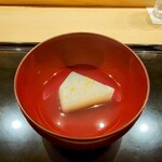 Sushi Ooga - 白身魚の出汁で炊いた蕪