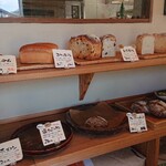 自家製酵母パン ひとつぶ - 店内のパン