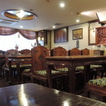 バンタイ - 広い店内