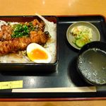 ほっと屋 - とり重(850円)