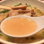 Komurasaki - スープはしつこくない豚骨