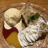 Seafood bar Ermitage 横浜鶴屋町店 - アールグレイのシフォンケーキ