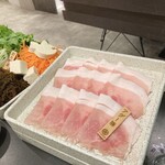 アグー豚と水晶鍋 沖縄逸品料理 しゃぶ前屋 - 