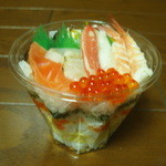 知床鮨 - 海鮮カップ(斜め上から）