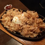 弥助 - 豚バラ焼肉炒め