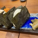 浅草割烹 天とよ - 梅、鮭、明太子のおにぎりもビッグ