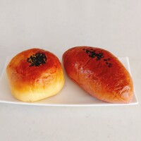 岐阜グランドホテル - 左　あんぱん　右　紫芋あんぱん