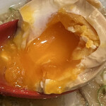 麺屋 おおやま - 煮卵　トロトロ極上の完成度