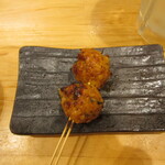 Motsuyaki To Gyuudashi Oden Sakaba To Kin - 地鶏ツクネ