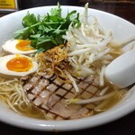 らぁめん臨機 - 料理写真:半熟味玉らぁめん（800円）