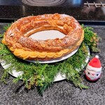 Florilege - クリスマスリースのようなパリブレスト。タイヤが語源だそうですね☆(^^)落花生クリームもたっぷり嬉しいです