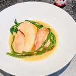 Florilege - スペイン産地鶏プレジョンヌ南瓜のコンソメヴァンジョーヌソースセリのソテー。まったりしたソースにしっとりプリッとしたお肉美味しいものだから、まさにぺろりと食べてしまう…(*^_^*)名残惜し